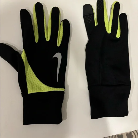 Nike gloves NWOT - Picture 2 of 2